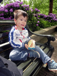 Max having lunch at the Dubbele Laan road from the Marerijk kingdom to the Reizenrijk kingdom