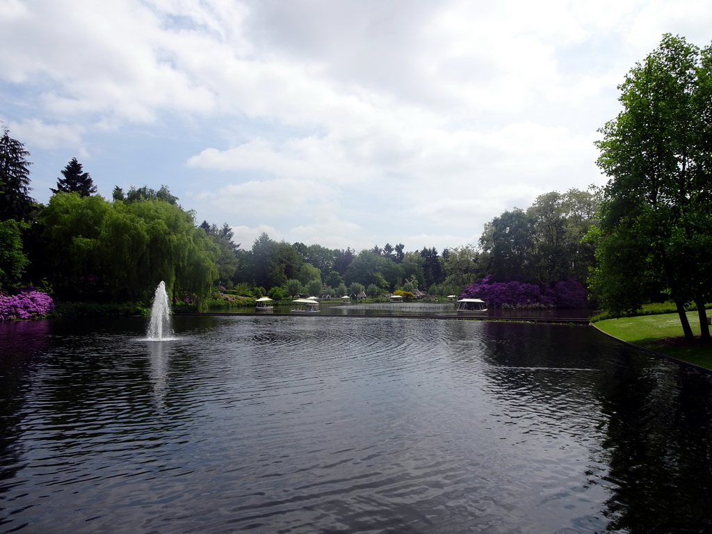 Fountain and Gondolettas at the Gondoletta lake at the Reizenrijk kingdom