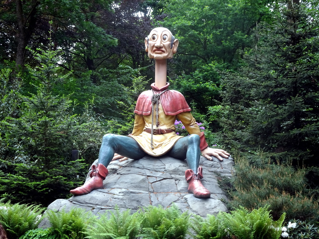 Langnek at the Six Servants attraction at the Fairytale Forest at the Marerijk kingdom