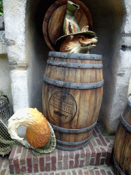 Wooden barrel and a fox at the Pinocchio attraction at the Fairytale Forest at the Marerijk kingdom