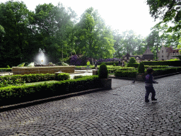 Max at the Herautenplein square at the Fairytale Forest at the Marerijk kingdom