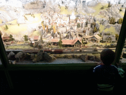 Max with a miniature world at the Diorama attraction at the Marerijk kingdom