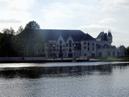 The Aquanura lake at the Fantasierijk kingdom and the Efteling Theatre at the Anderrijk kingdom