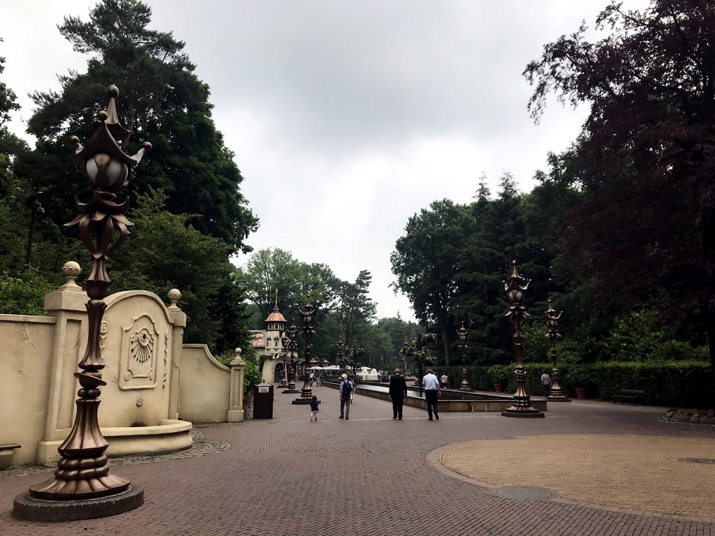 The Pardoespromenade and the Polles Keuken restaurant at the Fantasierijk kingdom