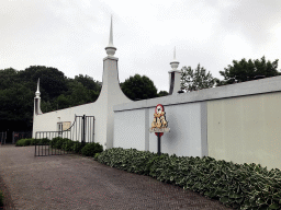 Front of the Dog Kennel at the left side of the House of the Five Senses, the entrance to the Efteling theme park