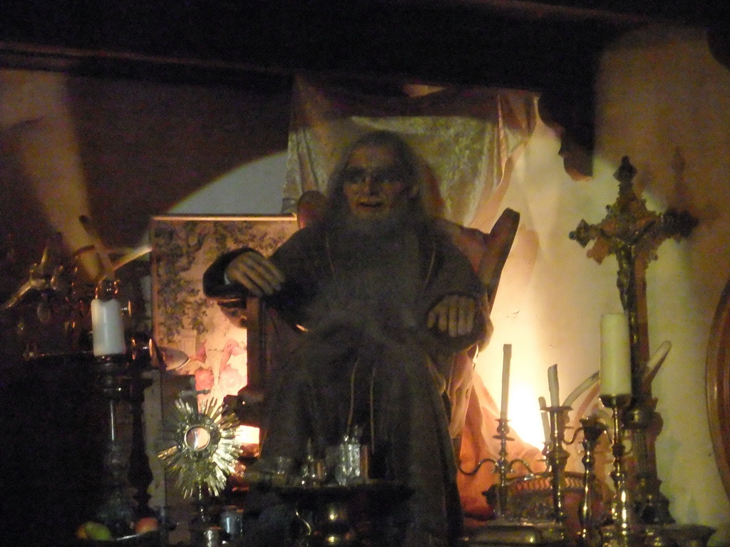 Statue in the lobby of the Villa Volta attraction at the Marerijk kingdom