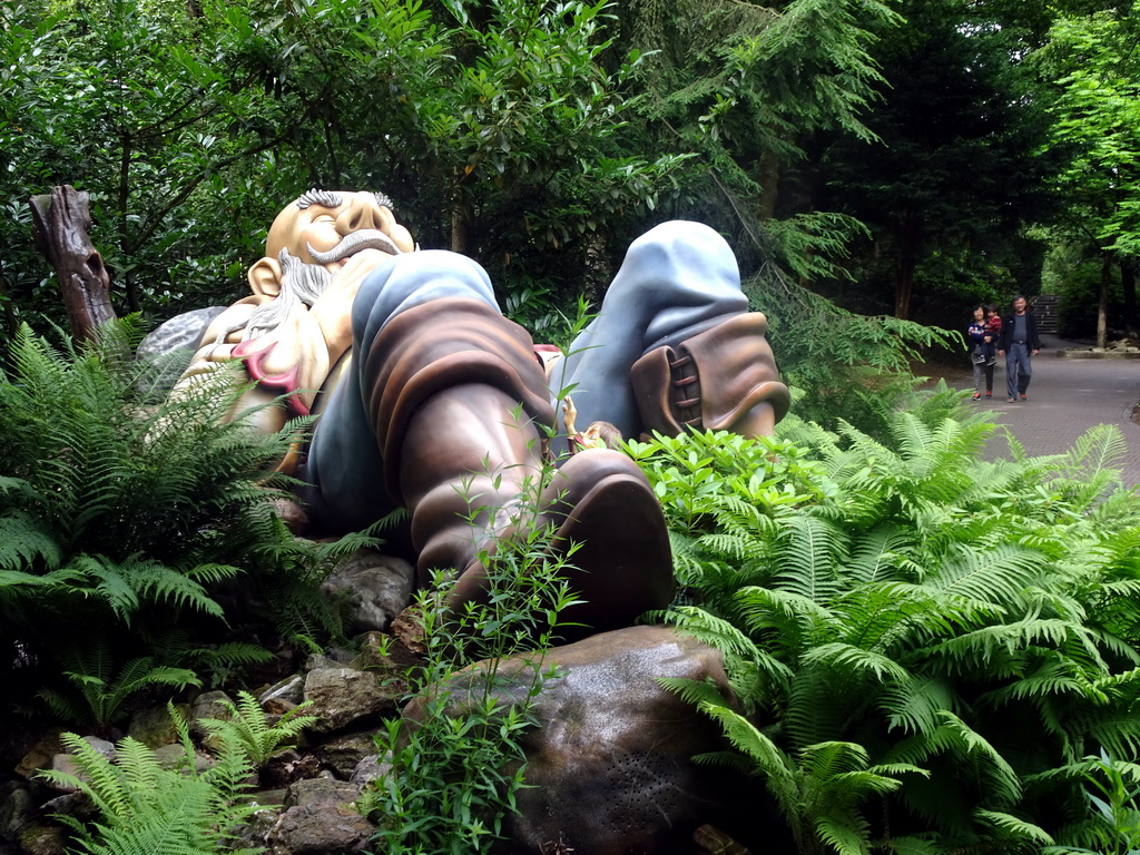 Max and Miaomiao`s parents at the Tom Thumb attraction at the Fairytale Forest at the Marerijk kingdom