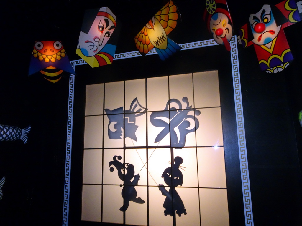 Shadow play at the Chinese scene at the Carnaval Festival attraction at the Reizenrijk kingdom