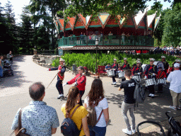 Fanfare in front of the Pagoda attraction at the Reizenrijk kingdom
