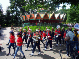 Fanfare in front of the Pagoda attraction at the Reizenrijk kingdom