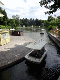 Gondolettas at the Gondoletta attraction at the Reizenrijk kingdom, viewed from the entry platform