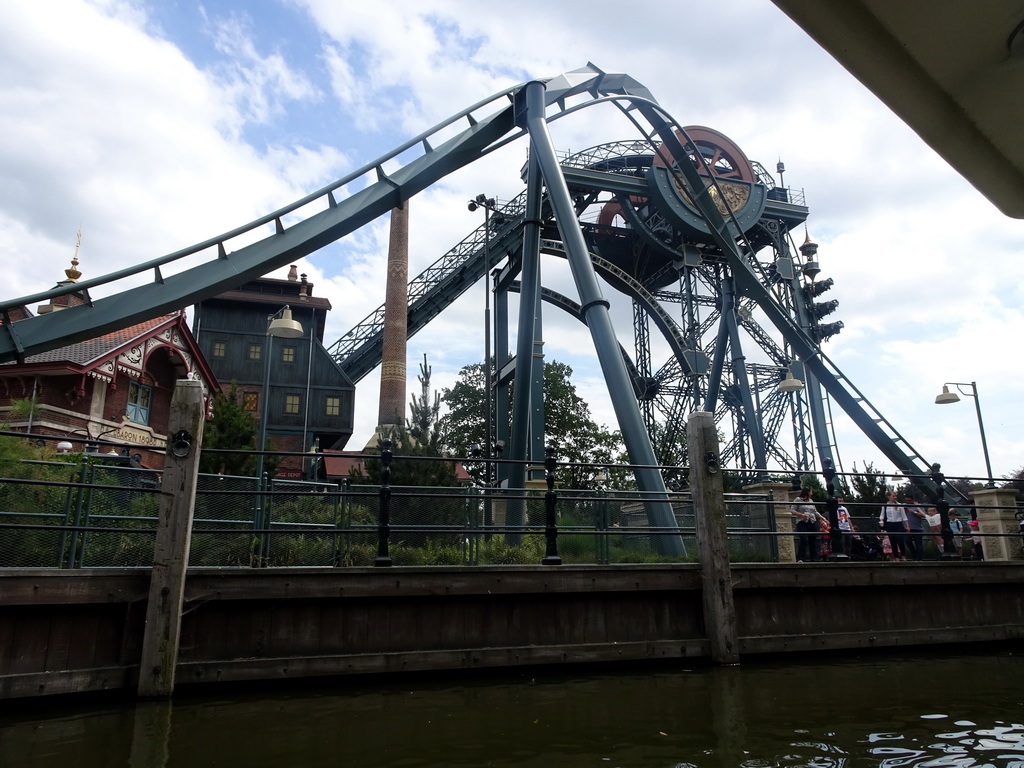 The Baron 1898 attraction at the Ruigrijk kingdom, viewed from our Gondoletta at the Gondoletta attraction at the Reizenrijk kingdom