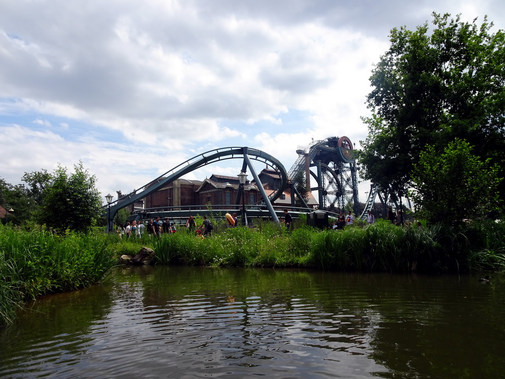 The Baron 1898 attraction at the Ruigrijk kingdom, viewed from our Gondoletta at the Gondoletta attraction at the Reizenrijk kingdom