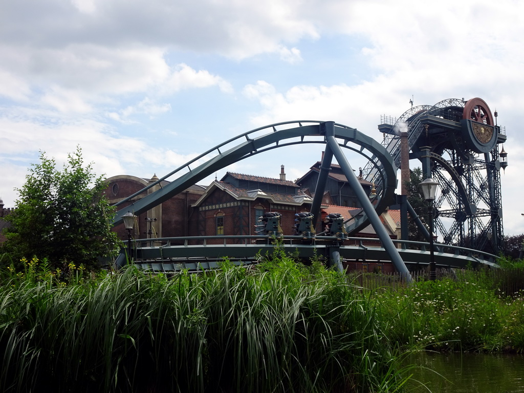 The Baron 1898 attraction at the Ruigrijk kingdom, viewed from our Gondoletta at the Gondoletta attraction at the Reizenrijk kingdom