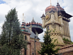 Towers of the Symbolica attraction at the Fantasierijk kingdom and the Pagoda attraction at the Reizenrijk kingdom