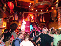 The lackey O.J. Punctuel and the jester Pardoes in the Lobby of the Symbolica attraction at the Fantasierijk kingdom