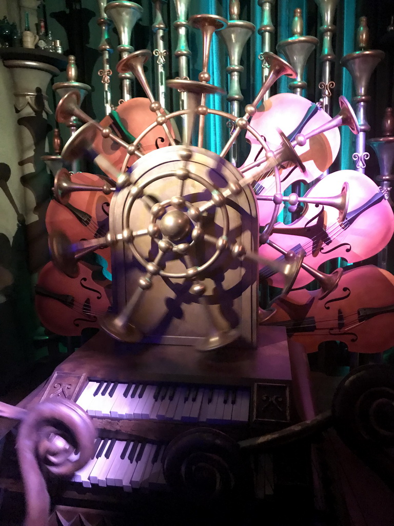 Organ at the Hidden Fantasy Depot in the Symbolica attraction at the Fantasierijk kingdom