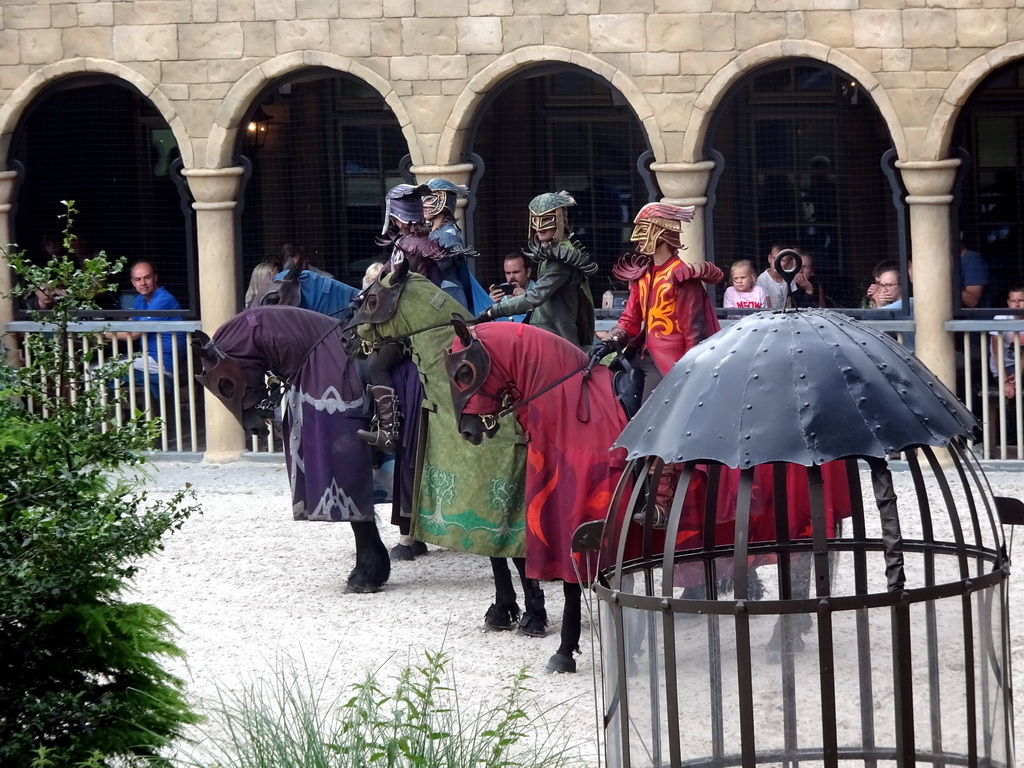 Actors and horses on the stage of the Raveleijn theatre at the Marerijk kingdom, during the Raveleijn Parkshow