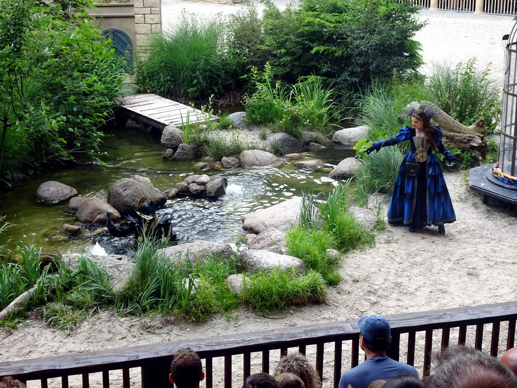 Actors on the stage of the Raveleijn theatre at the Marerijk kingdom, during the Raveleijn Parkshow