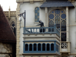 Actor on the stage of the Raveleijn theatre at the Marerijk kingdom, during the Raveleijn Parkshow