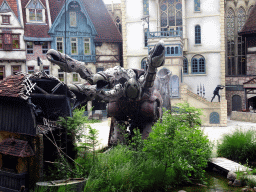 Actors and dragon on the stage of the Raveleijn theatre at the Marerijk kingdom, during the Raveleijn Parkshow