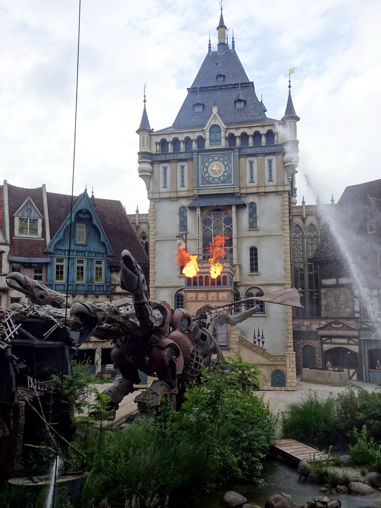 Dragon spitting fire on the stage of the Raveleijn theatre at the Marerijk kingdom, during the Raveleijn Parkshow