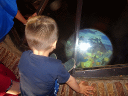 Max looking at an image in the well of the Laafs Loerhuys building at the Laafland attraction at the Marerijk kingdom