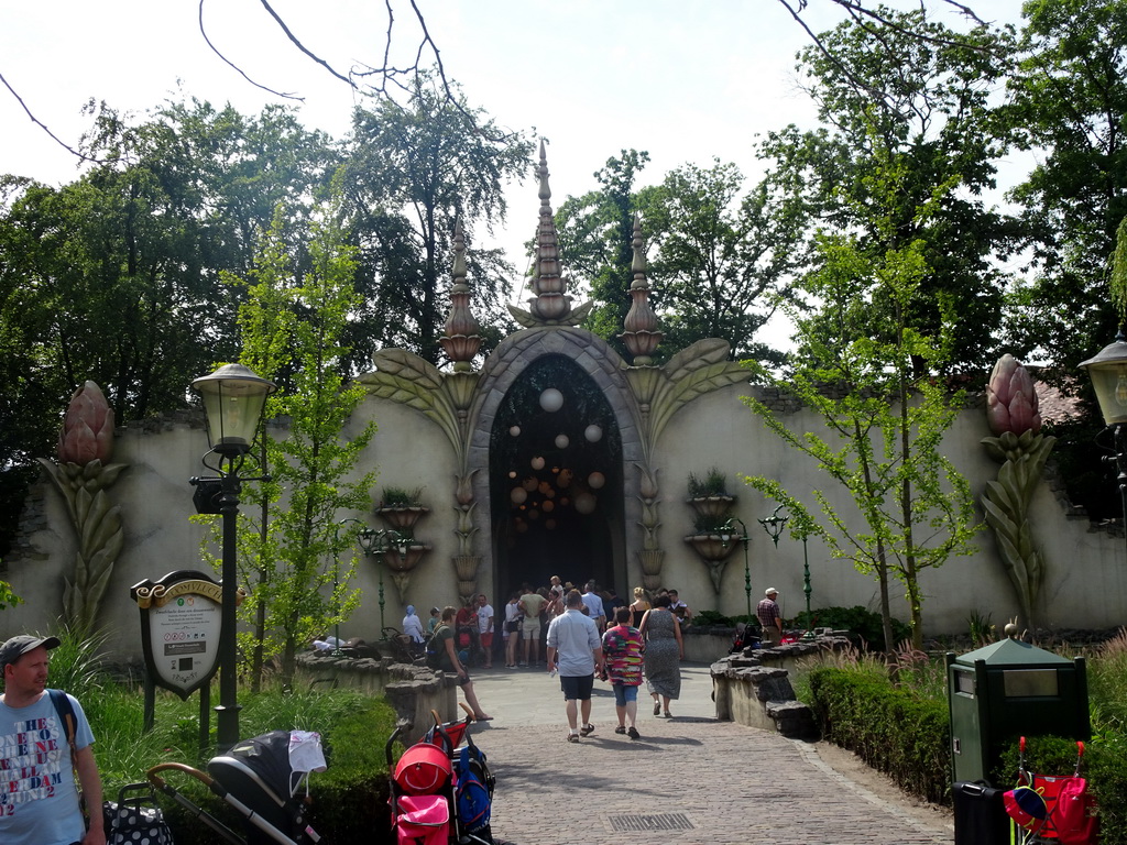 Front of the Droomvlucht attraction at the Marerijk kingdom