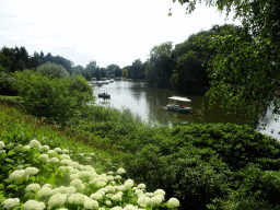 Flowers and the Gondoletta lake at the Reizenrijk kingdom