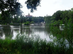 The Pagoda attraction and Gondoletta lake at the Reizenrijk kingdom, viewed from the Kinderspoor attraction at the Ruigrijk kingdom
