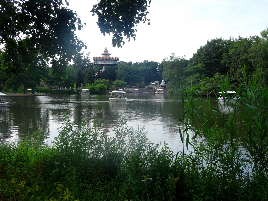 The Pagoda attraction and Gondoletta lake at the Reizenrijk kingdom, viewed from the Kinderspoor attraction at the Ruigrijk kingdom