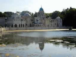 The Aquanura lake at the Fantasierijk kingdom and the Fata Morgana attraction at the Anderrijk kingdom