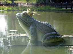 Frog statue at the Aquanura lake at the Fantasierijk kingdom