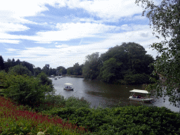 The Gondoletta lake at the Reizenrijk kingdom and the Baron 1898 attraction at the Ruigrijk kingdom