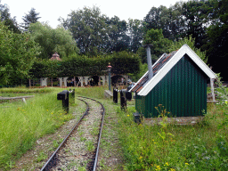 Shed and railroad crossing at the Kinderspoor attraction at the Ruigrijk kingdom, viewed from the train