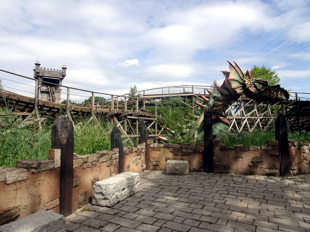 Dragon at the Joris en de Draak attraction and the Vliegende Hollander attraction at the Ruigrijk kingdom