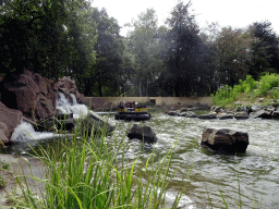 Boat and waterfall at the Piraña attraction at the Anderrijk kingdom