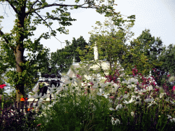 Flowers and the Villa Volta attraction at the Marerijk kingdom, viewed from the grassland at the Sint Nicolaasplaets square