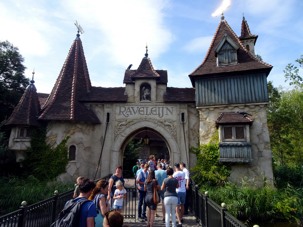 Entrance gate to the Raveleijn theatre at the Marerijk kingdom