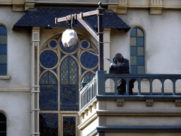 Actor on the stage of the Raveleijn theatre at the Marerijk kingdom, during the Raveleijn Parkshow