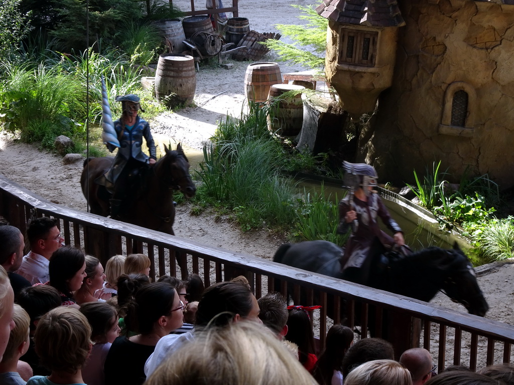 Actors and horses on the stage of the Raveleijn theatre at the Marerijk kingdom, during the Raveleijn Parkshow