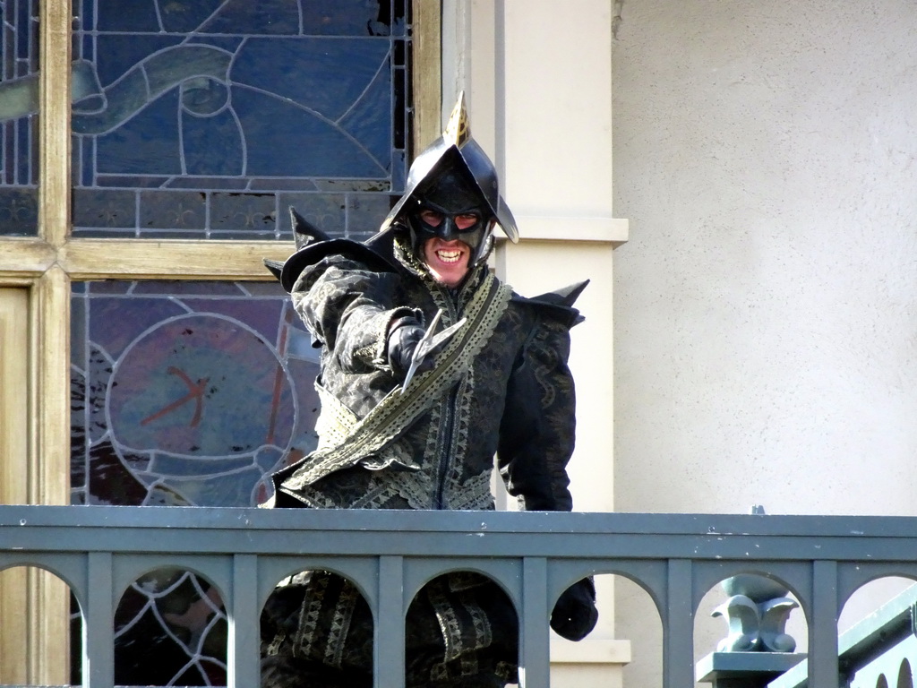 Actor on the stage of the Raveleijn theatre at the Marerijk kingdom, during the Raveleijn Parkshow