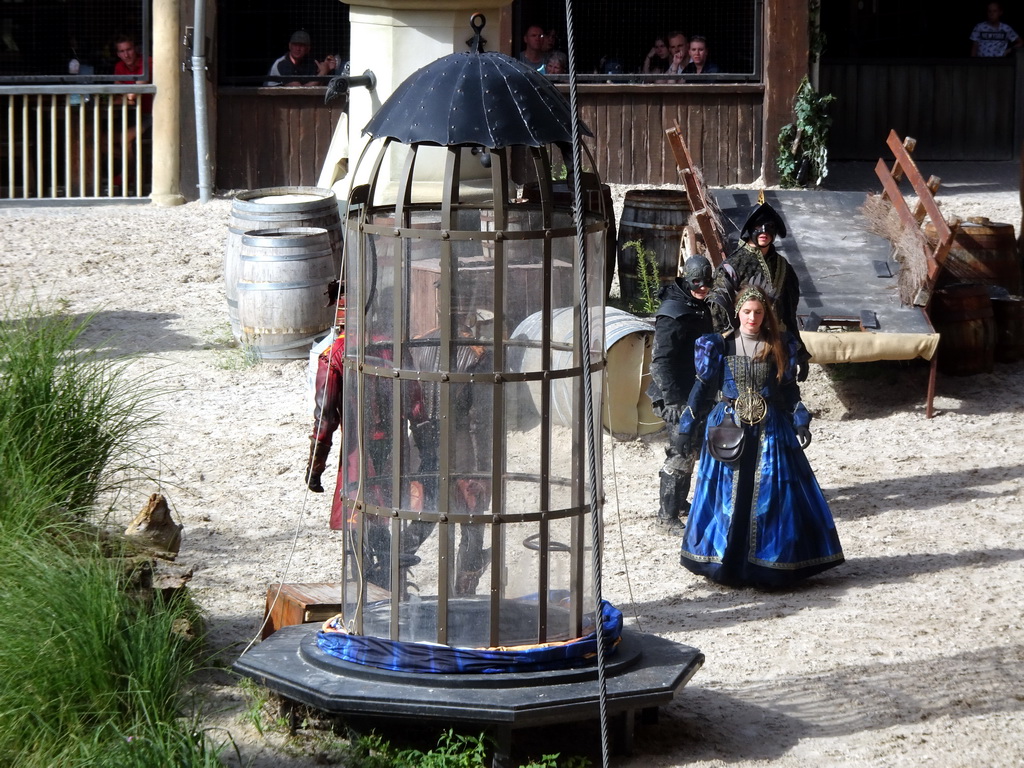 Actors on the stage of the Raveleijn theatre at the Marerijk kingdom, during the Raveleijn Parkshow