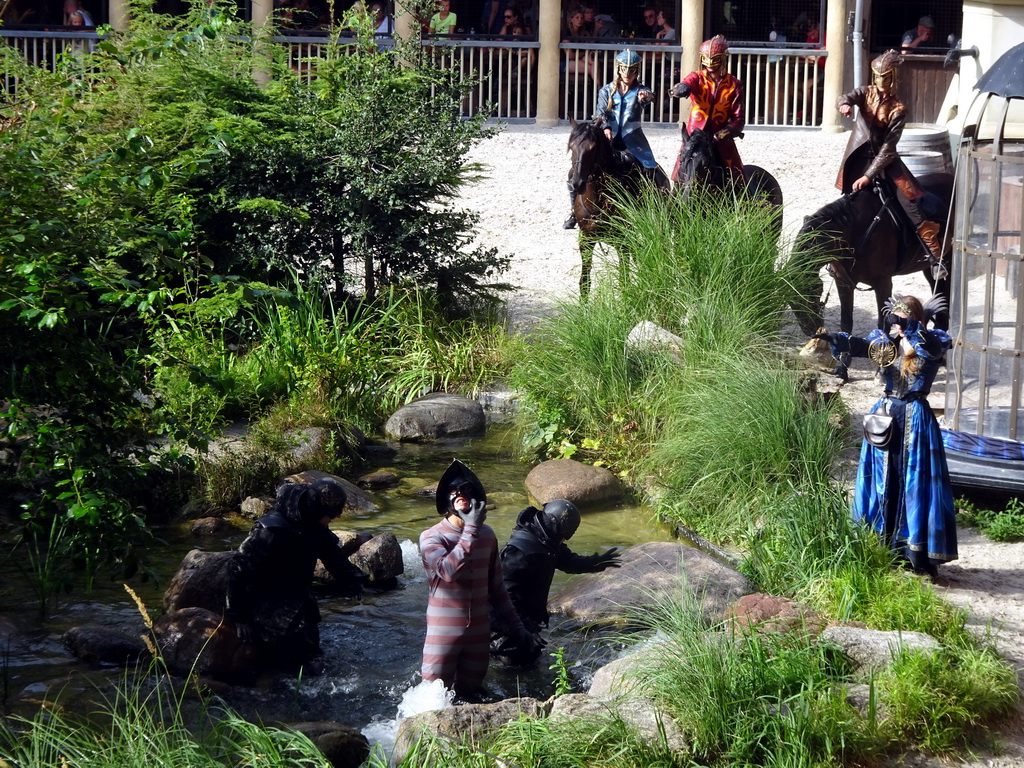 Actors and horses on the stage of the Raveleijn theatre at the Marerijk kingdom, during the Raveleijn Parkshow