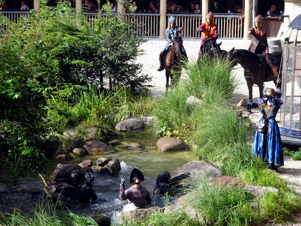 Actors and horses on the stage of the Raveleijn theatre at the Marerijk kingdom, during the Raveleijn Parkshow