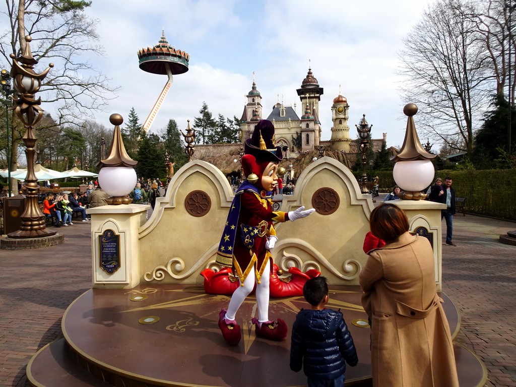 Miaomiao, Max and our friend with Jester Pardoes at the Pardoes Promenade at the Fantasierijk kingdom, with a view on the Pagode attraction at the Reizenrijk kingdom and the Symbolica attraction at the Fantasierijk kingdom