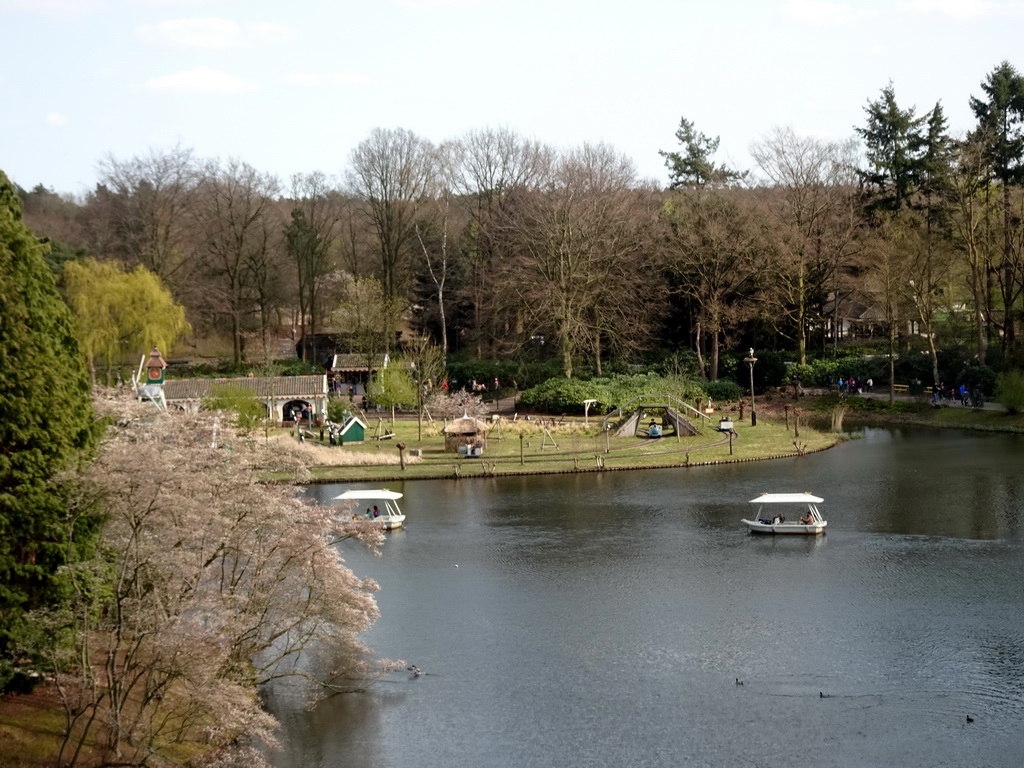 The Gondoletta attraction at the Reizenrijk kingdom and the Kinderspoor attraction at the Ruigrijk kingdom, viewed from the Pagoda attraction at the Reizenrijk kingdom