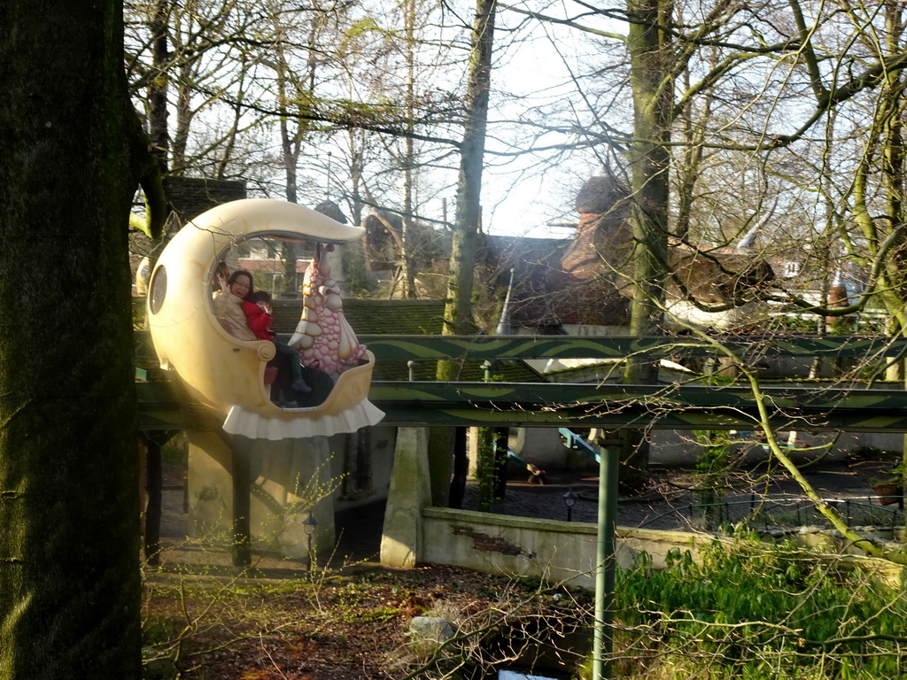 Max and our friends in the monorail of the Laafland attraction at the Marerijk kingdom