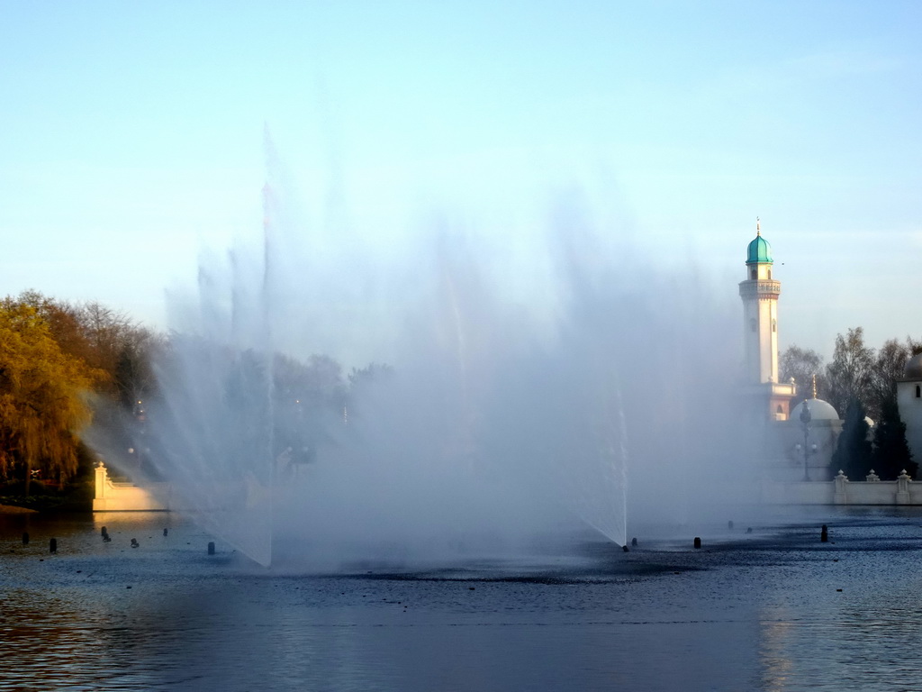 The Aquanura lake at the Fantasierijk kingdom and the Fata Morgana attraction at the Anderrijk kingdom, during the water show