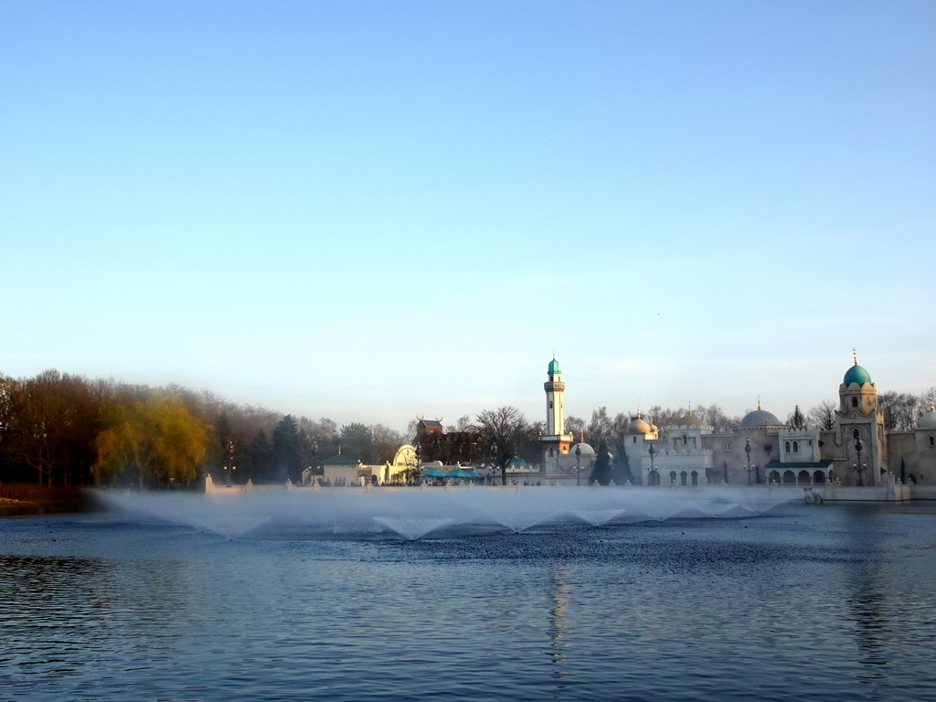 The Aquanura lake at the Fantasierijk kingdom and the Fata Morgana attraction at the Anderrijk kingdom, during the water show